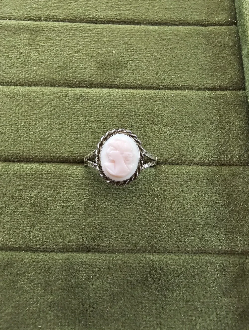 Vintage Silver Plated Camep Ring Size 9